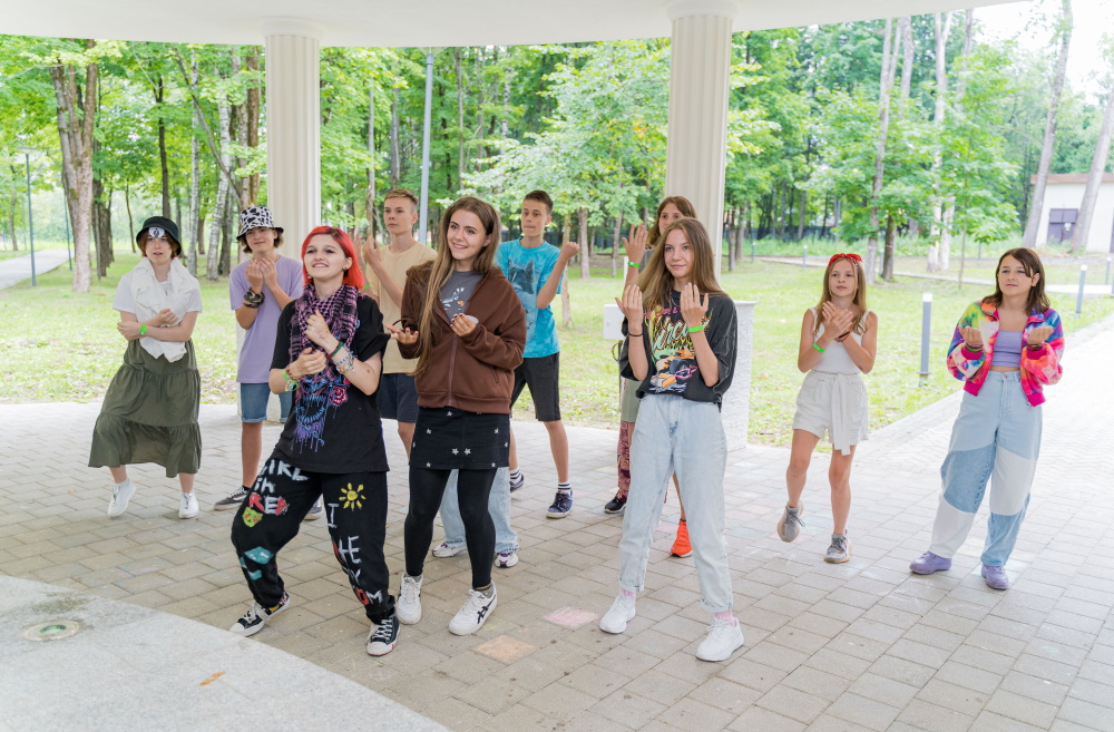 Танцы в летних детских и подростковых лагерях