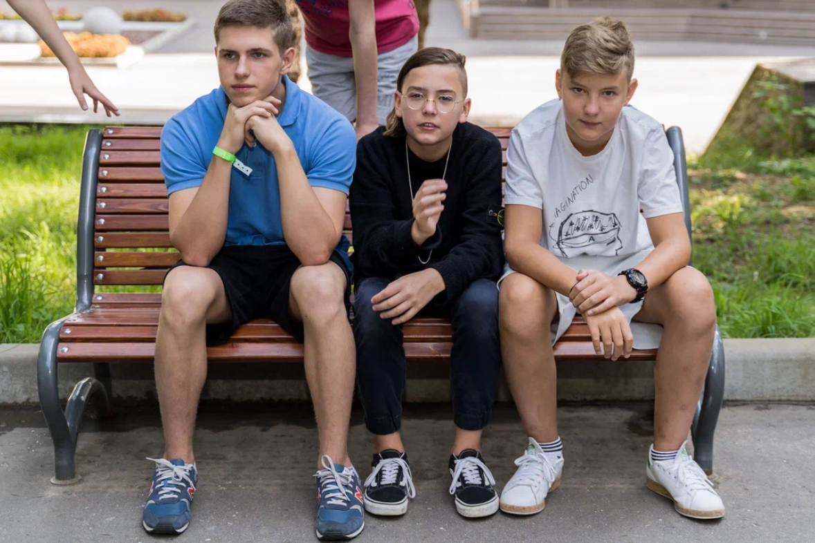 Ребенку грубит взрослый.png