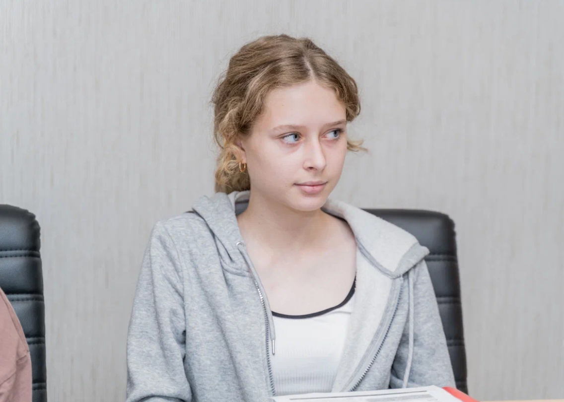 почему ребенок грызет ногти на руках.png